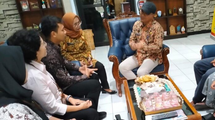 Dinsos Ciamis Menerima Kepulangan Warga Ciamis yang Diantarkan Oleh Pemprov Yogyakarta.